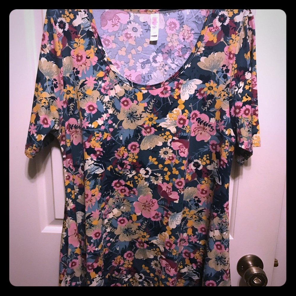 Lularoe size large euc perfect tee